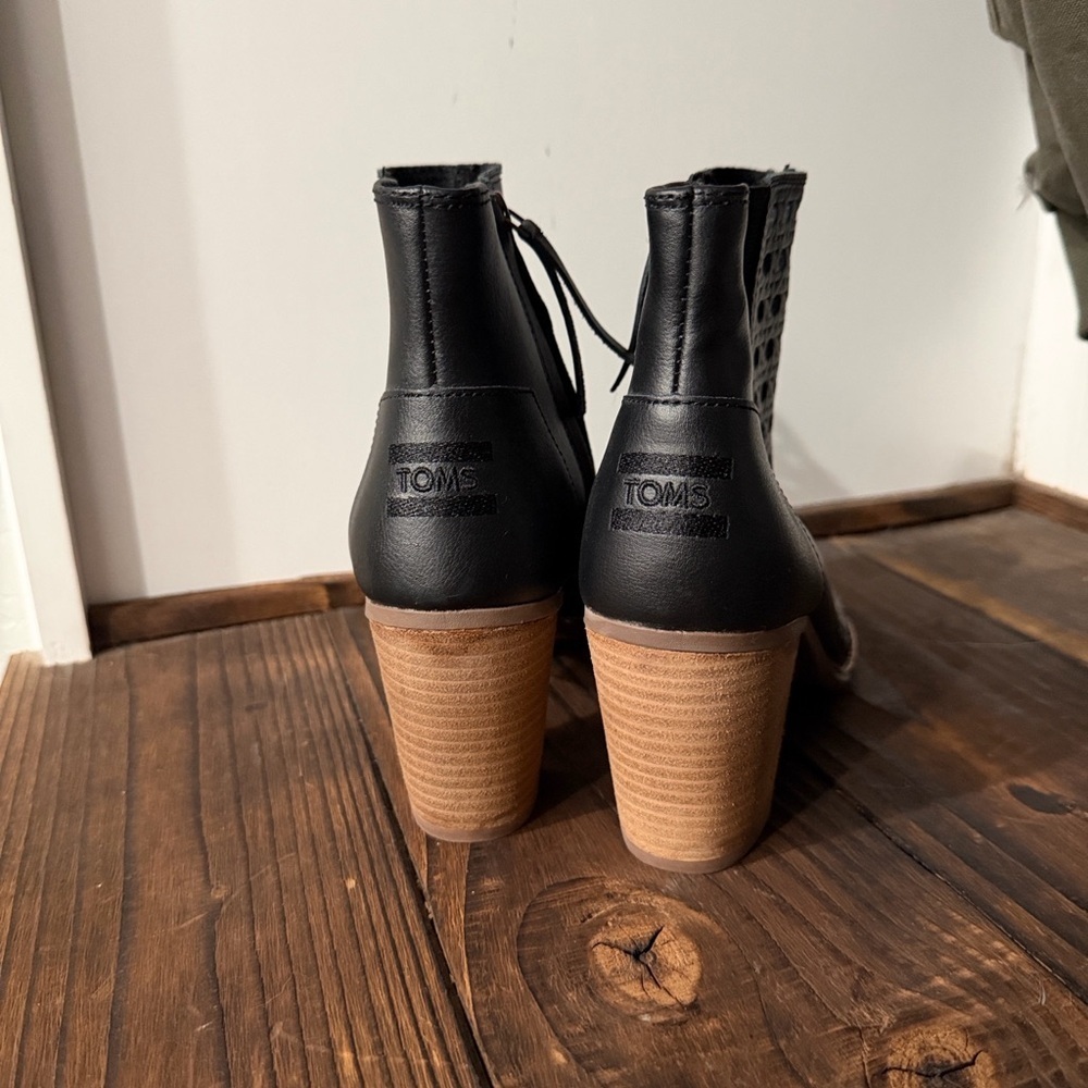 NWT Toms Majorca Perforated Peep toe Ankle Booties - Picture 5 of 7